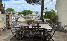 Marina Avec Place De Bateau A Port Camargue